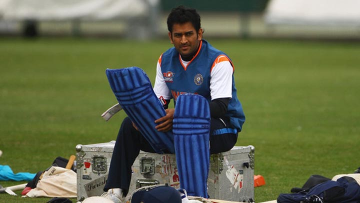 Dhoni Prefers Heavier Batting Pads Scoreline